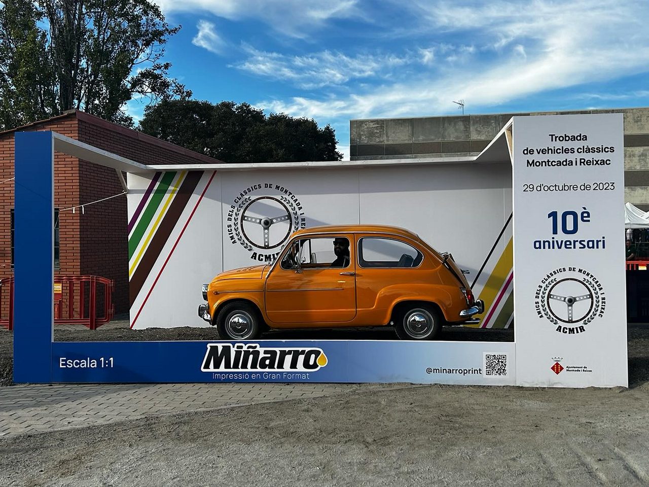 Stand con un Seat 600 para un aniversario