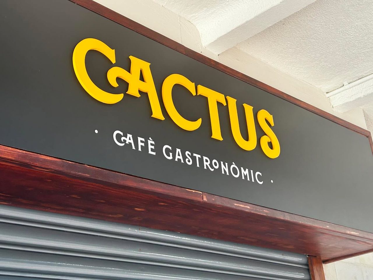 Rótulo de fachada para Cactus Cafè Gastronòmic